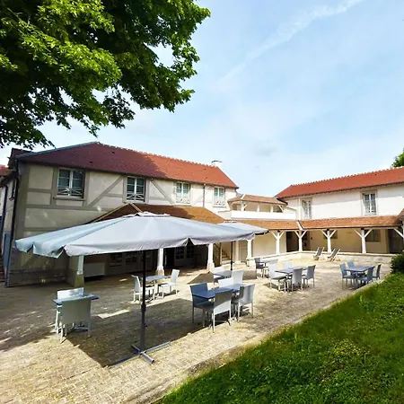 Hotel Hôtel Le Cheval Blanc 4*