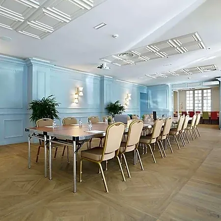 Hotell Du Cheval Blanc - Paris Marne La Vallee