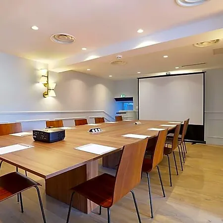 Hotell Du Cheval Blanc - Paris Marne La Vallee