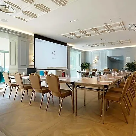 Du Cheval Blanc - Paris Marne La Vallée Hotel 4*