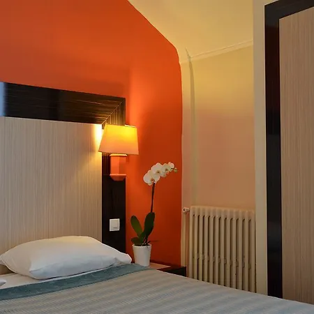 Отель Du Cheval Blanc - Paris Marne La Vallee 4*