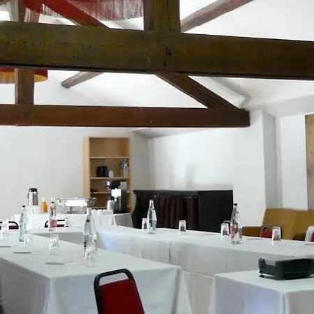 Hotel Du Cheval Blanc - Paris Marne La Vallee