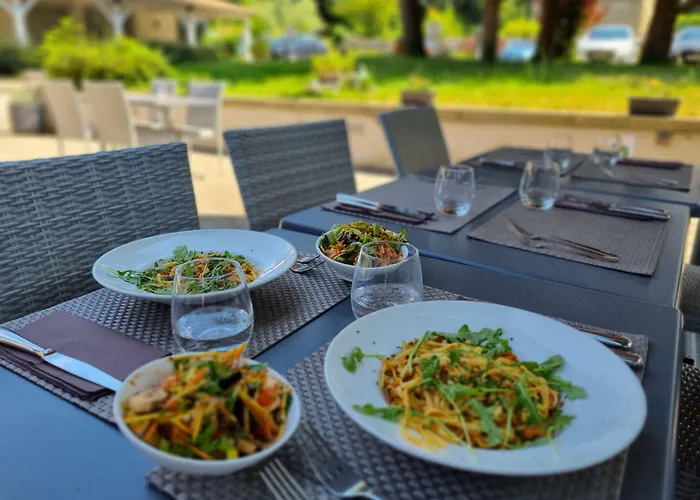 Hotel Du Cheval Blanc - Paris Marne La Vallee 4*